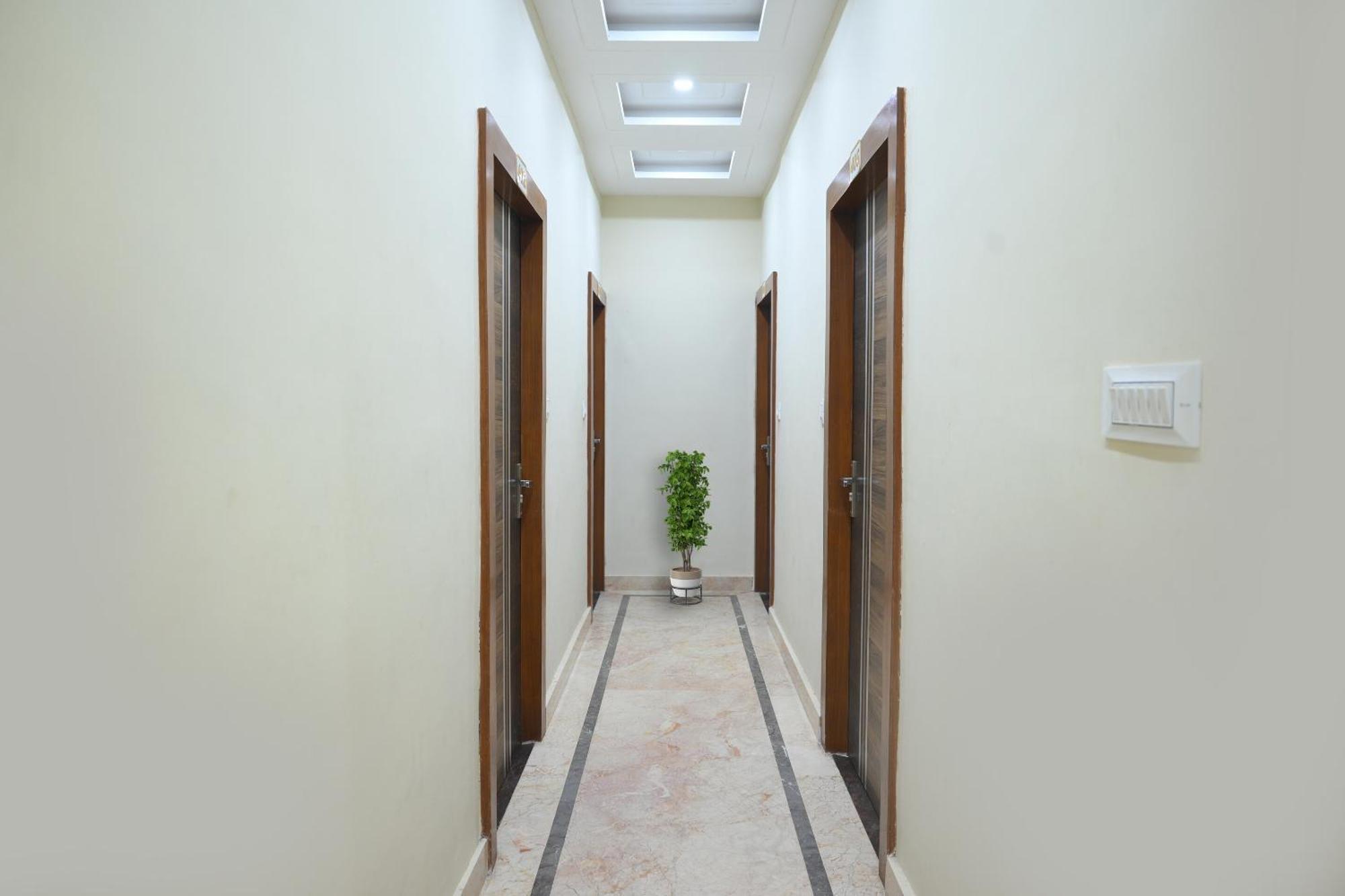 Townhouse Oak Hotel Ar Ganges Premium Varanasi Exterior foto
